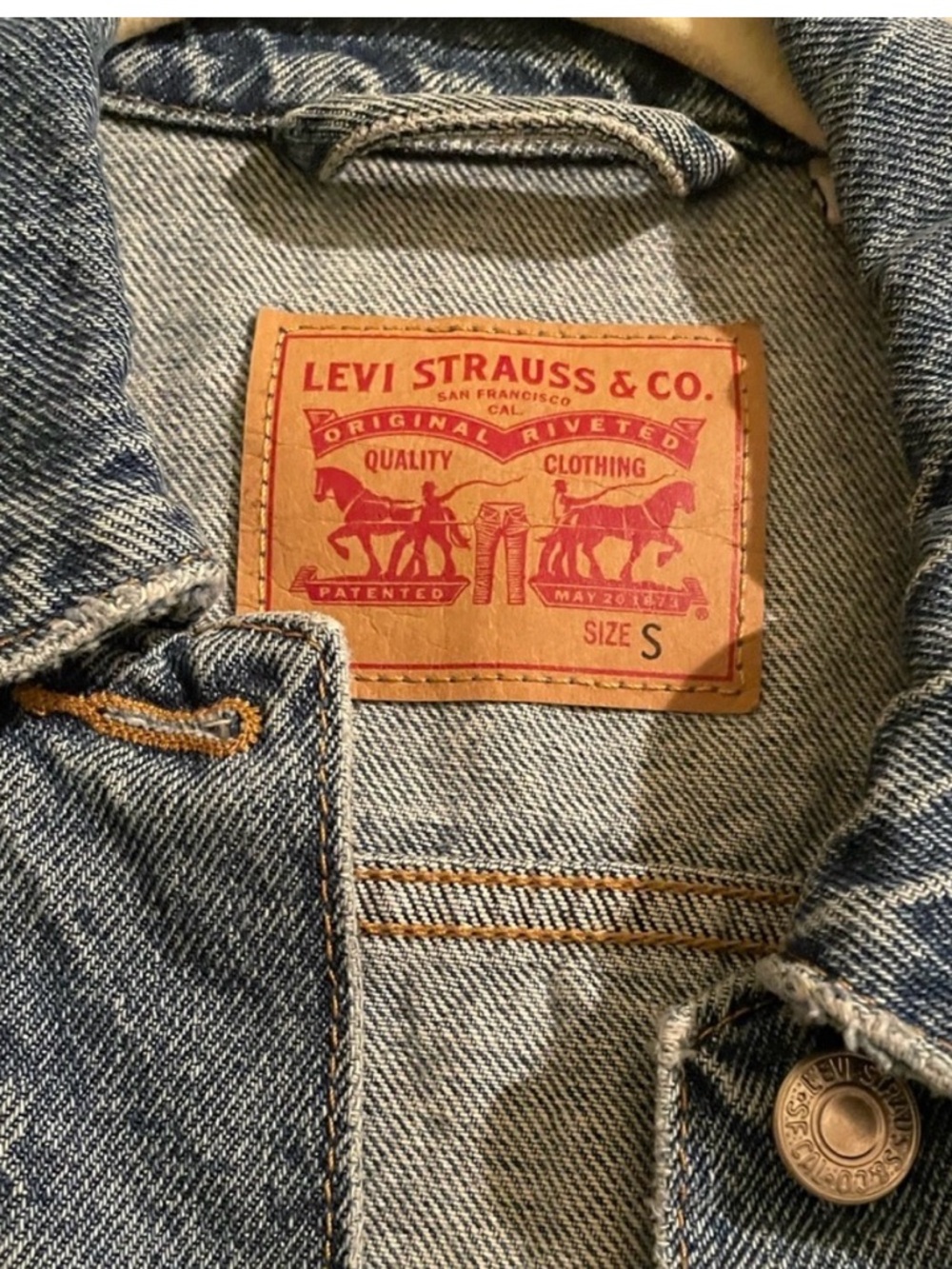 Levi's Vintage Blue Denim Trucker Jacket - Picture 2 of 3